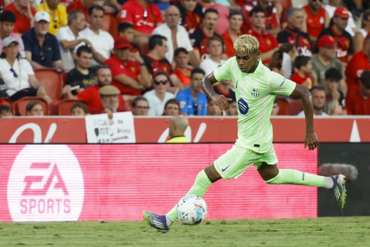 爱游戏 网页版-世体：亚马尔希望获得任意球&amp;点球主罚权，本赛季打入更多进球