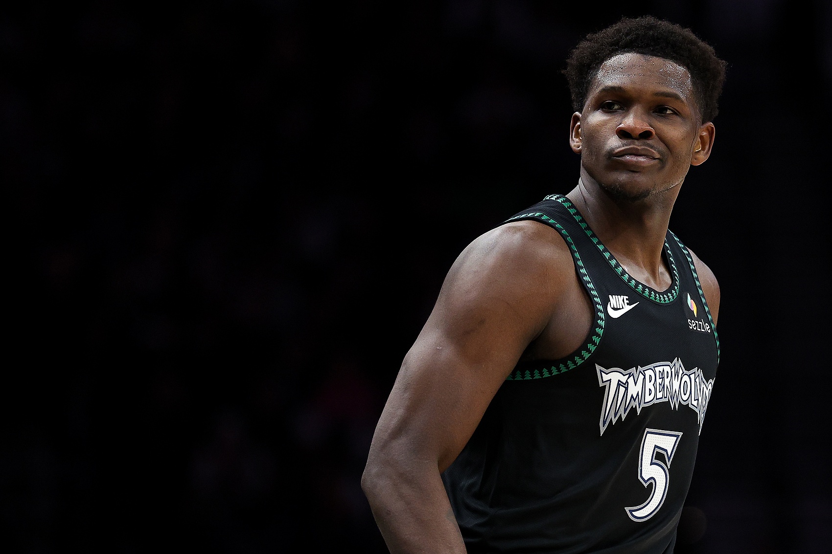 爱游戏网站入口-解说：大人时代变了 爱德华兹今年没进首发真可惜 东部还挺合理的